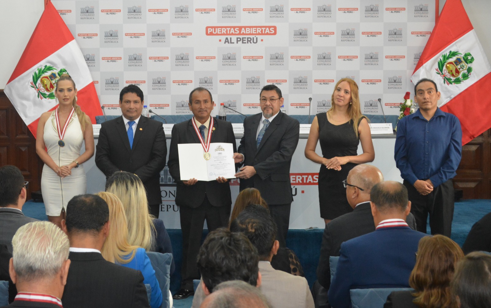 Whilman Elías Trujillo Sánchez es reconocido en el Congreso de la República por su valioso aporte a la cultura y la identidad nacional