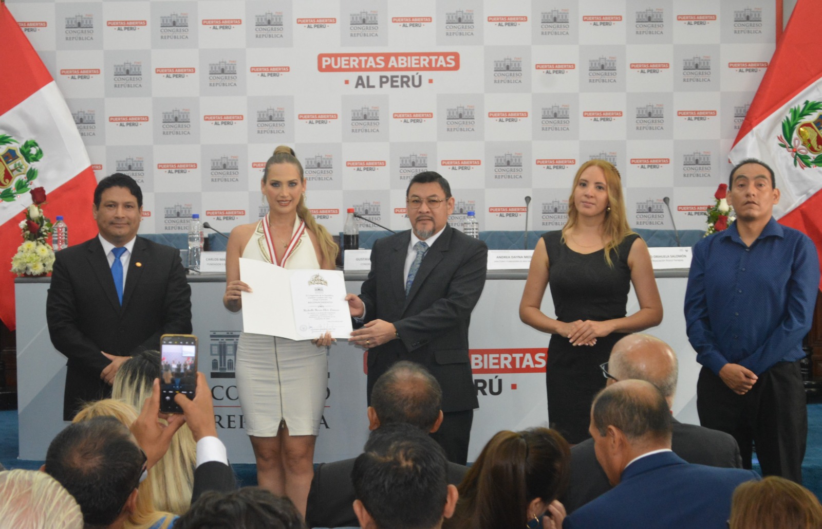 Michelle Marie Rhor Lesevic es reconocida en el Congreso de la República por su destacada labor en la belleza, la cultura y el turismo