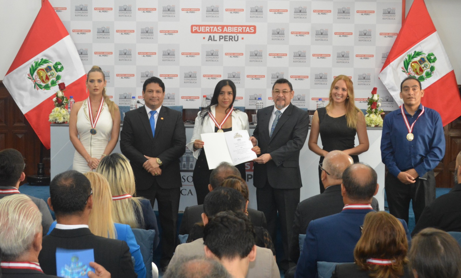 Diana Paola Ricalde Guerrero es reconocida en el Congreso de la República por su incansable defensa de los derechos de la mujer y su brillante trayectoria jurídica