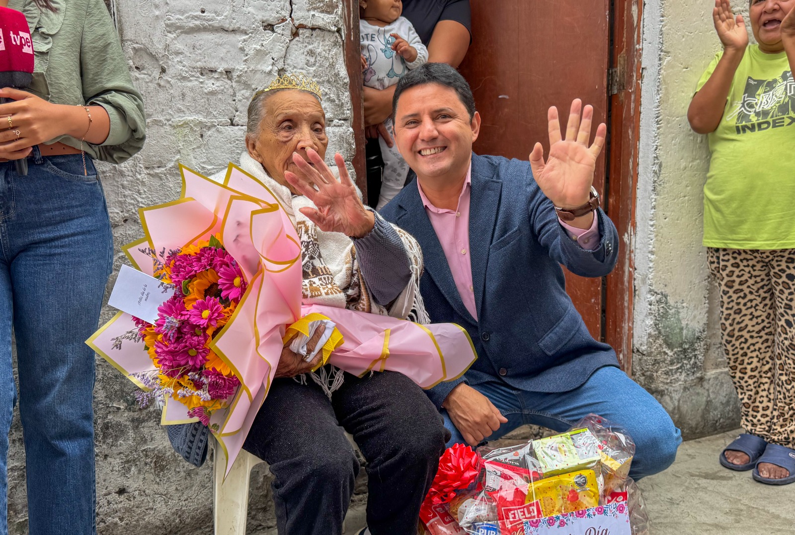 Carmen de la Legua celebró a la “Mamita más longeva” en emotivo homenaje por el Día de la Madre
