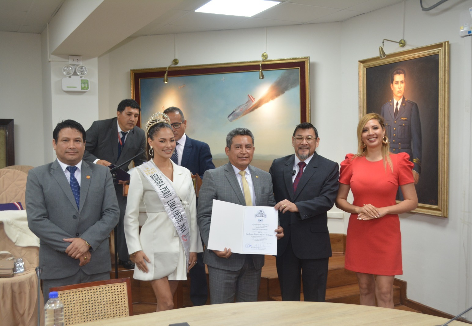 Guillermo Augusto Aguilar Velásquez es reconocido en el Congreso de la República por su destacada trayectoria jurídica y su lucha por una justicia ética y transparente