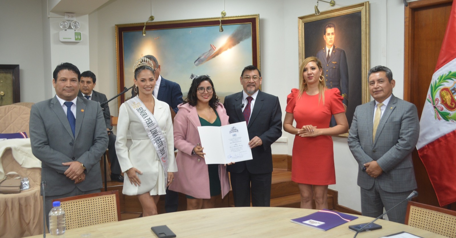 Chris Villalobos Muñoz es reconocida en el Congreso de la República por su destacada labor periodística y compromiso social en el Callao