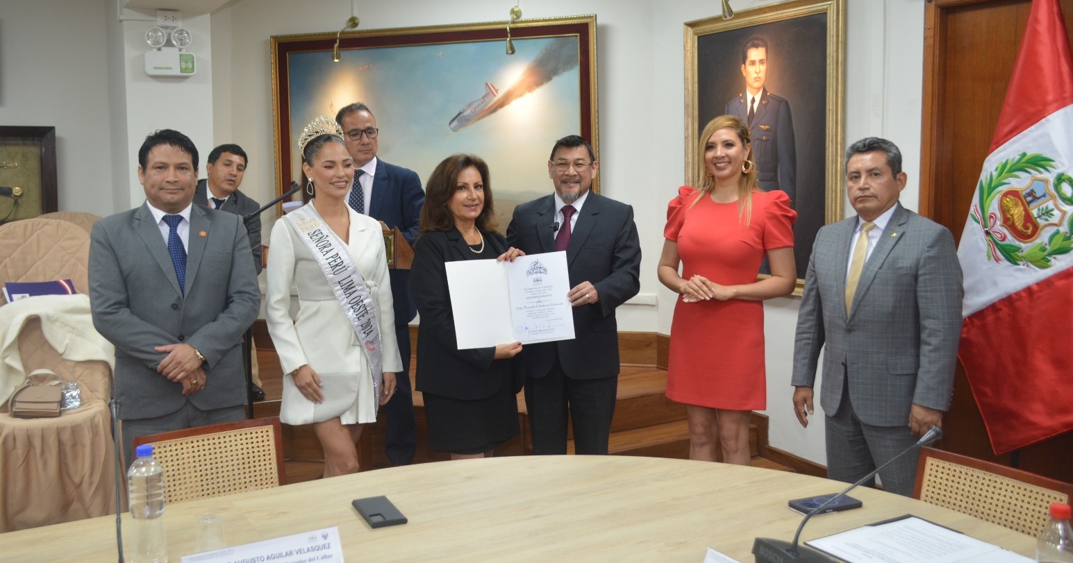 Julia Mercedes Schabauer Ontaneda es reconocida en el Congreso de la República por su destacada labor en la difusión cultural, el periodismo y la defensa del patrimonio histórico