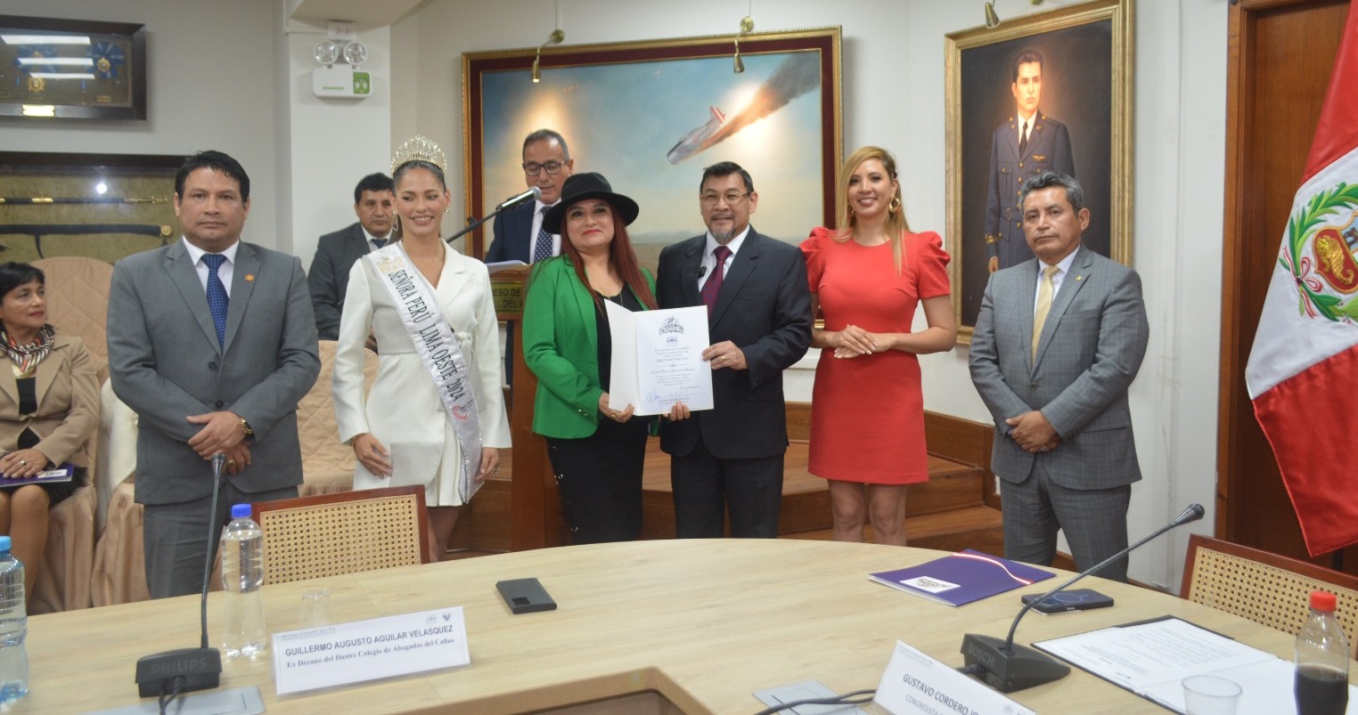 Janet Flor Cabrera Calderón es reconocida en el Congreso de la República por su incansable labor como gestora cultural y promotora del arte y la poesía en el Perú y el extranjero