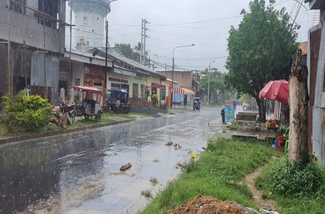 Lluvias, descargas eléctricas y vientos fuertes: Senamhi enciende la alerta naranja para 16 regiones